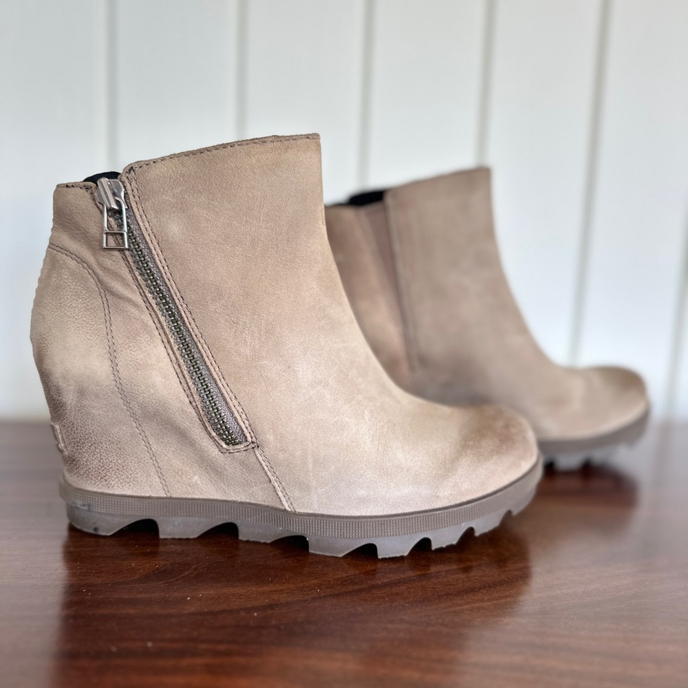 Sorel Women’s Joan of Arctic II Zip Ankle Bootie